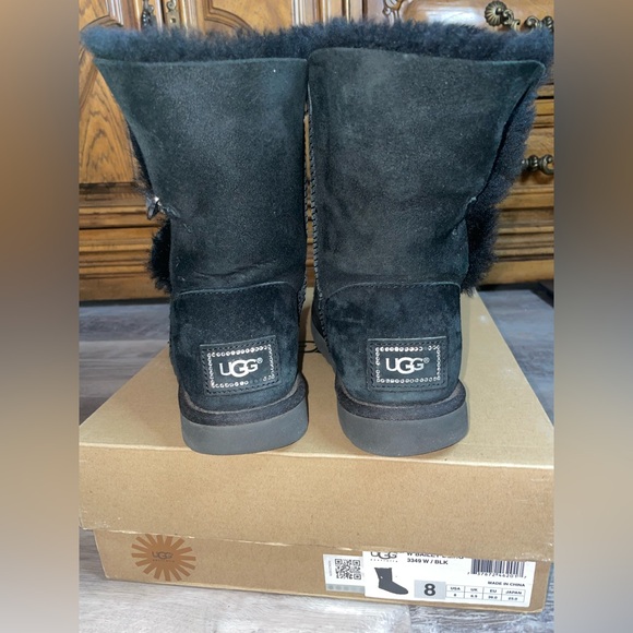 UGG Bailey swarovski button boots - Picture 4 of 15